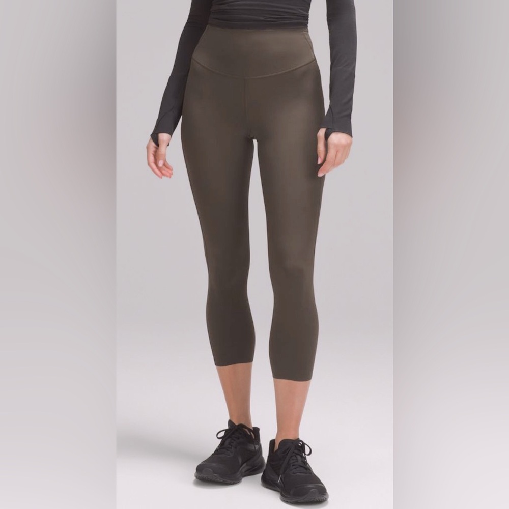 New with tags Lululemon Base Pace Crop 23” Leggings